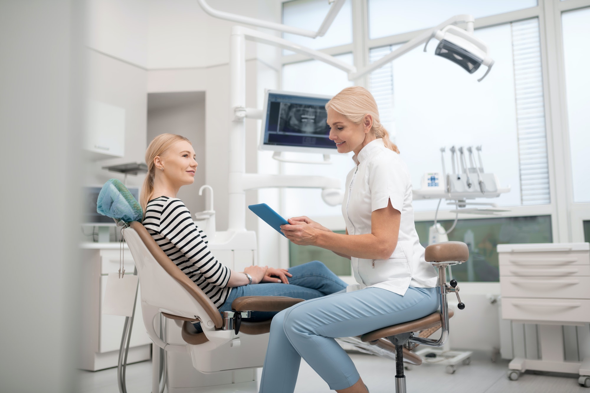 Dentist talking with a new patient before the exam